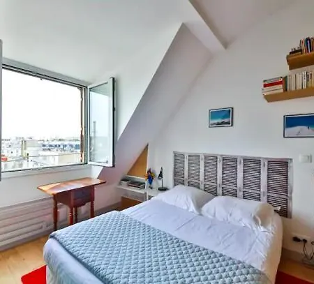 Les Toits De Rue Cler Vue Tour Eiffel Paris