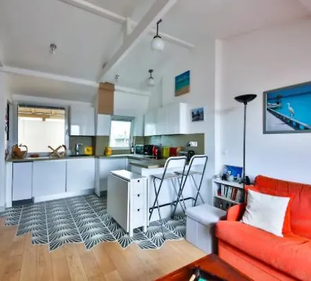 Les Toits De Rue Cler Vue Tour Eiffel *