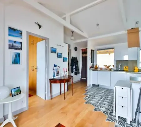 Les Toits De Rue Cler Vue Tour Eiffel Paris